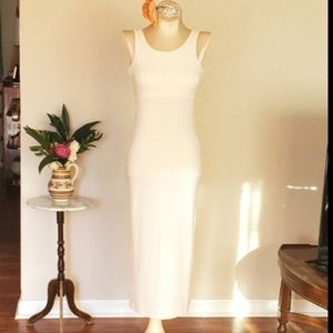 White Midi bodycon sleeveless dress soft & beautiful💌